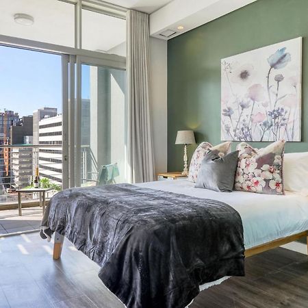 Backup-Powered Colourfull City Balcony Apartment Κέιπ Τάουν Εξωτερικό φωτογραφία