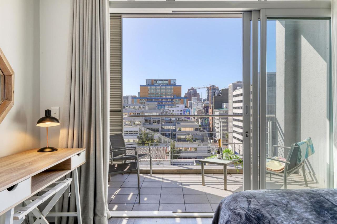 Backup-Powered Colourfull City Balcony Apartment Κέιπ Τάουν Εξωτερικό φωτογραφία