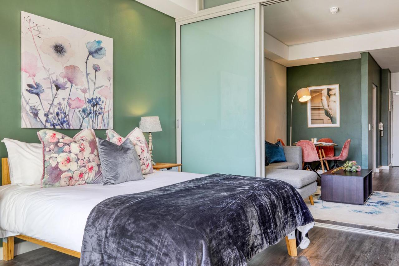 Backup-Powered Colourfull City Balcony Apartment Κέιπ Τάουν Εξωτερικό φωτογραφία
