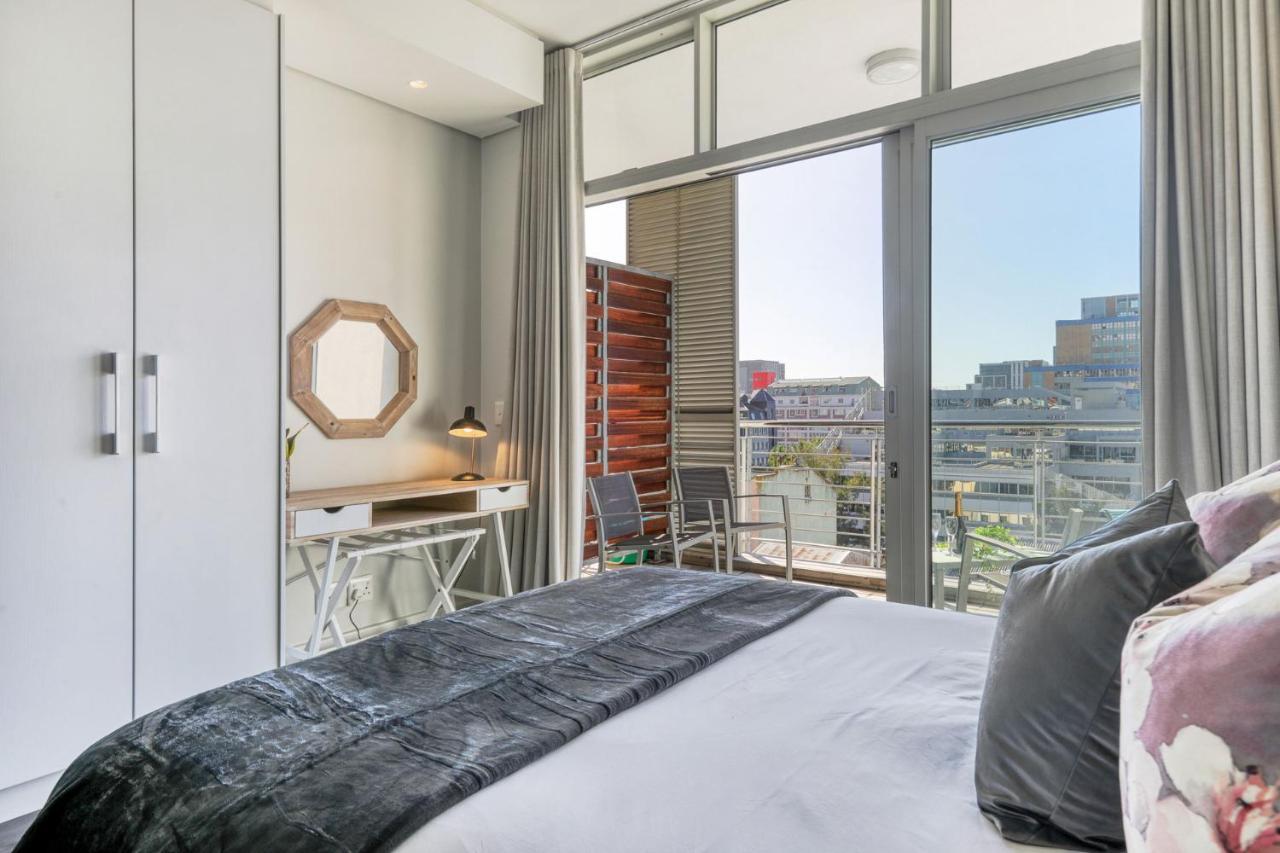 Backup-Powered Colourfull City Balcony Apartment Κέιπ Τάουν Εξωτερικό φωτογραφία