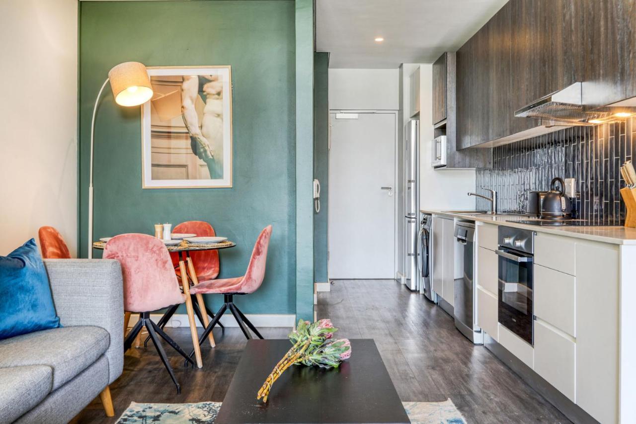 Backup-Powered Colourfull City Balcony Apartment Κέιπ Τάουν Εξωτερικό φωτογραφία