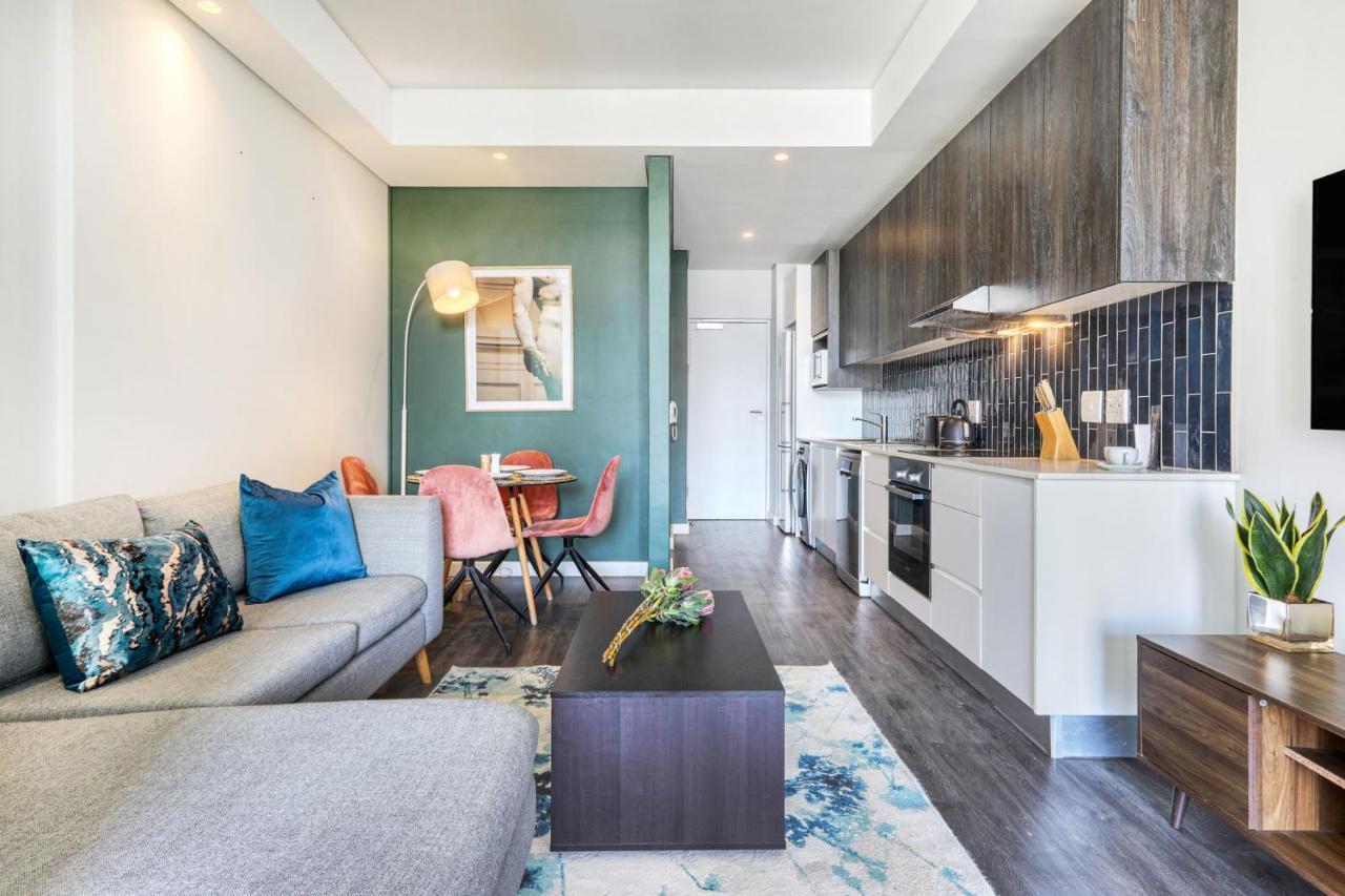 Backup-Powered Colourfull City Balcony Apartment Κέιπ Τάουν Εξωτερικό φωτογραφία