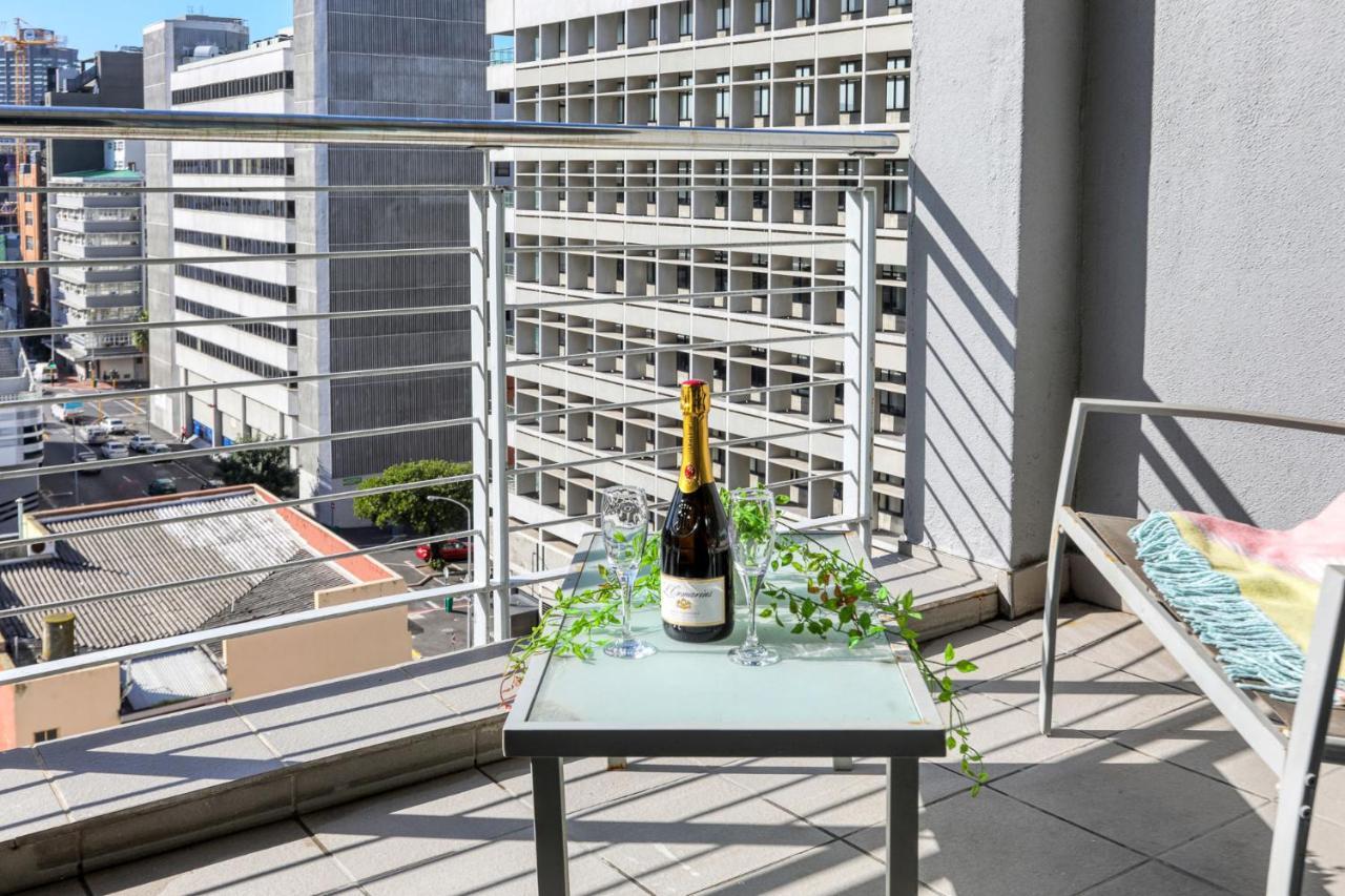 Backup-Powered Colourfull City Balcony Apartment Κέιπ Τάουν Εξωτερικό φωτογραφία